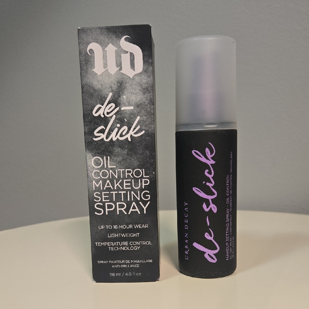 Urban Decay De-Slick Makeup Setting Spray